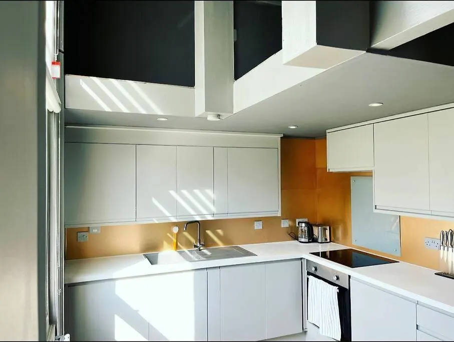 布赖顿22 Stunning Large Loft - Great Location - Free Onsite Parking - Garden View- Quiet公寓 公寓
