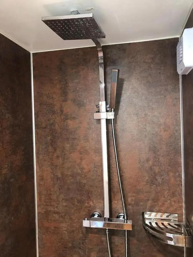 布赖顿22 Stunning Large Loft - Great Location - Free Onsite Parking - Garden View- Quiet公寓 0*, 布赖顿