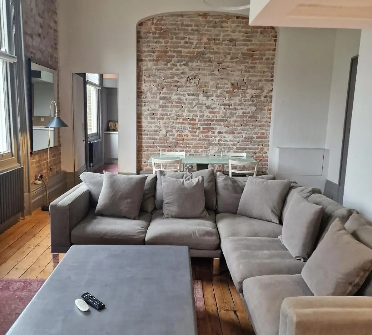 布赖顿22 Stunning Large Loft - Great Location - Free Onsite Parking - Garden View- Quiet公寓 公寓