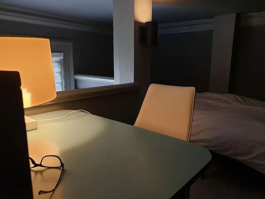 布赖顿22 Stunning Large Loft - Great Location - Free Onsite Parking - Garden View- Quiet公寓 0*, 布赖顿