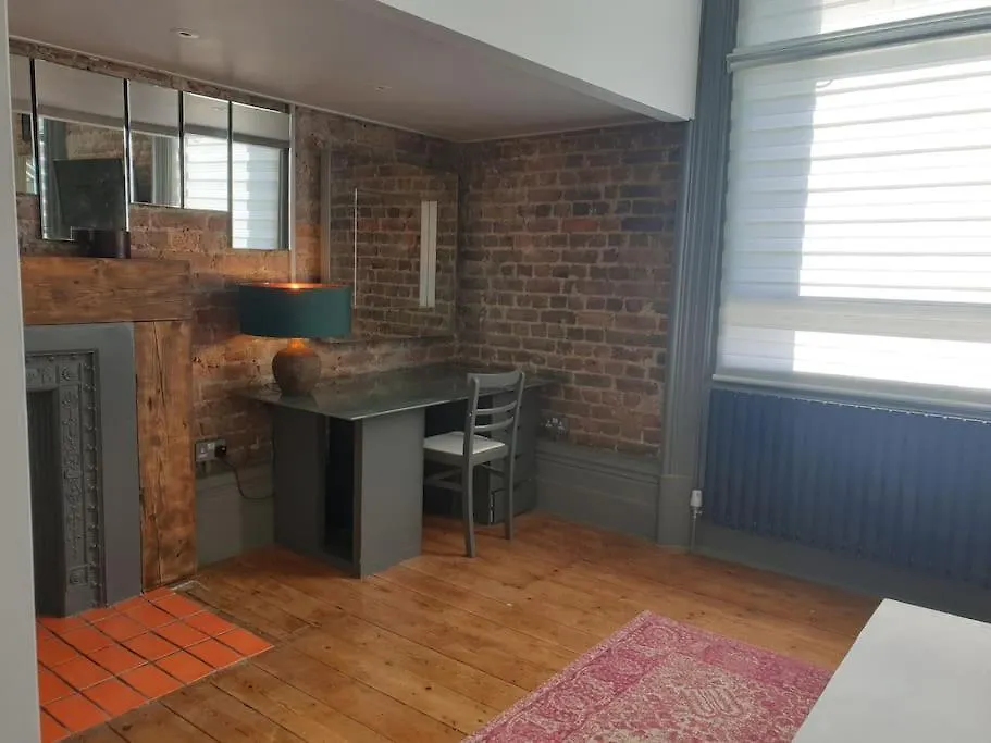 布赖顿22 Stunning Large Loft - Great Location - Free Onsite Parking - Garden View- Quiet公寓