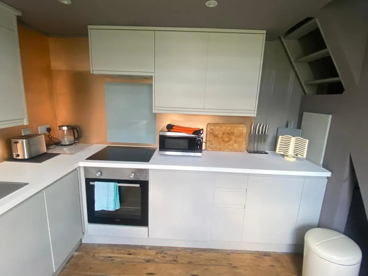 公寓 布赖顿22 Stunning Large Loft - Great Location - Free Onsite Parking - Garden View- Quiet公寓