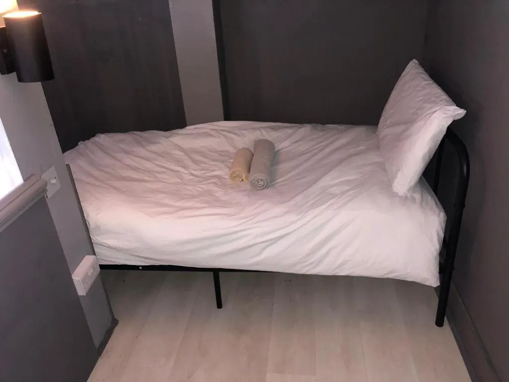 布赖顿22 Stunning Large Loft - Great Location - Free Onsite Parking - Garden View- Quiet公寓 公寓 布赖顿